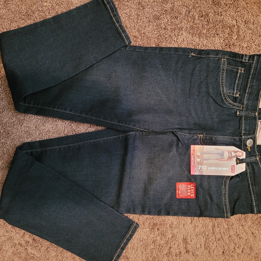Levis super skinny (for girls)